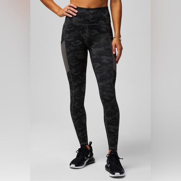 BNWT $85 On-The-Go PowerHold® High-Waisted Legging Sz S - Picture 4 of 6